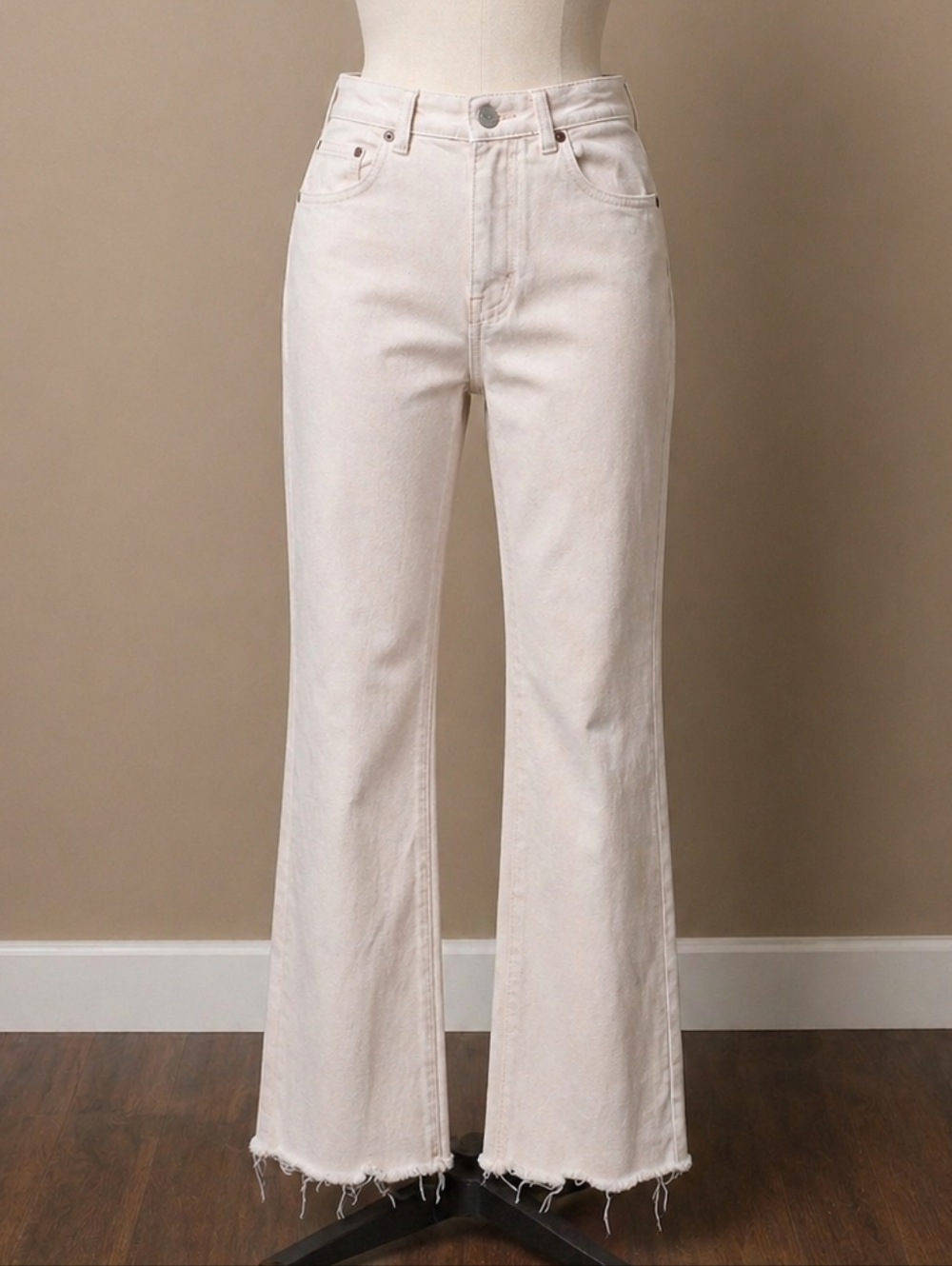ZARA Size 2 High-Waisted Cream Straight Leg Jeans Raw Hem Trendy Neutral Denim